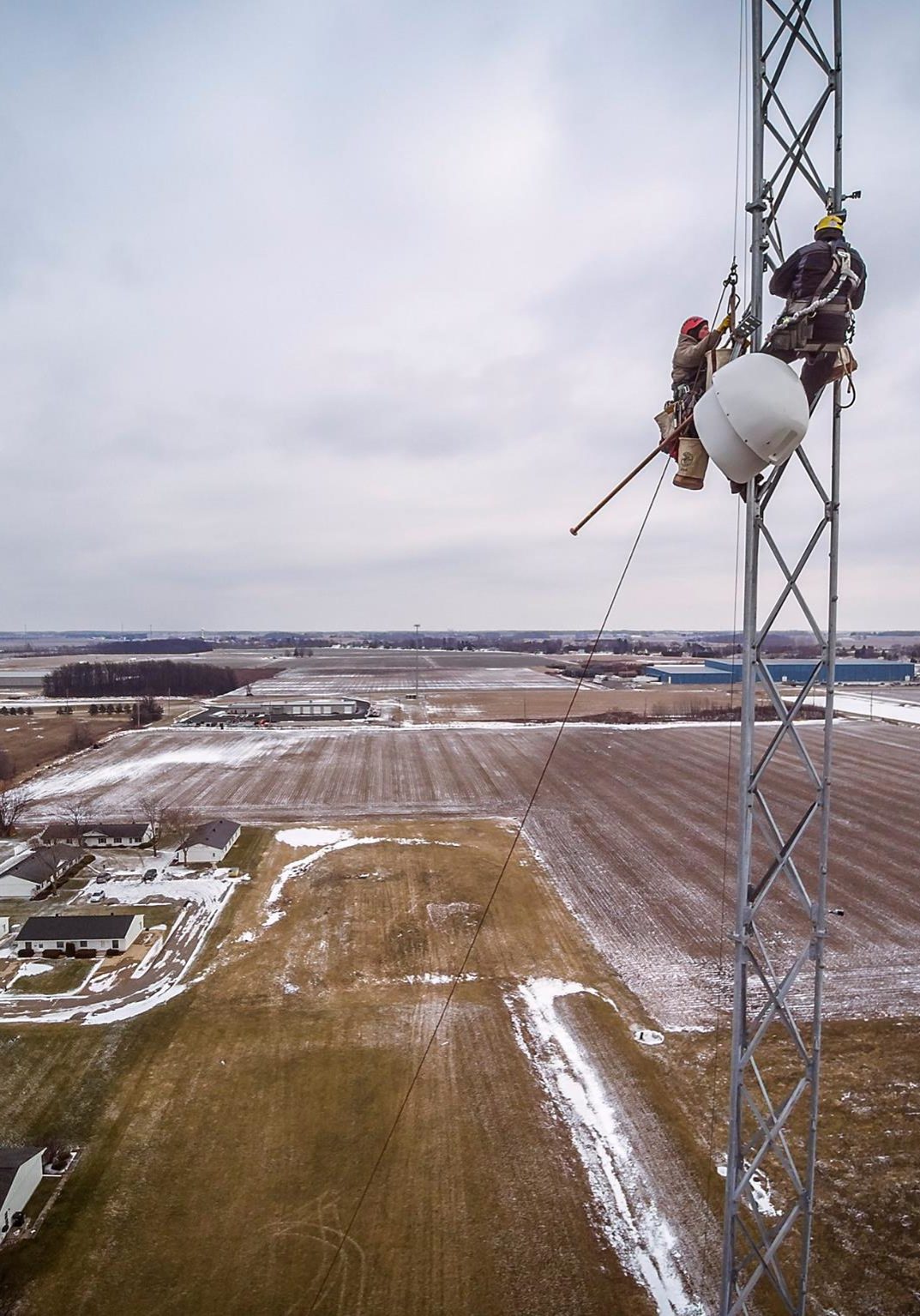 installing_antenna_on_90_5_fm_tower